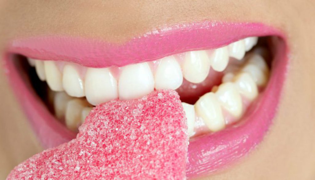 azúcar en la noche daña dientes